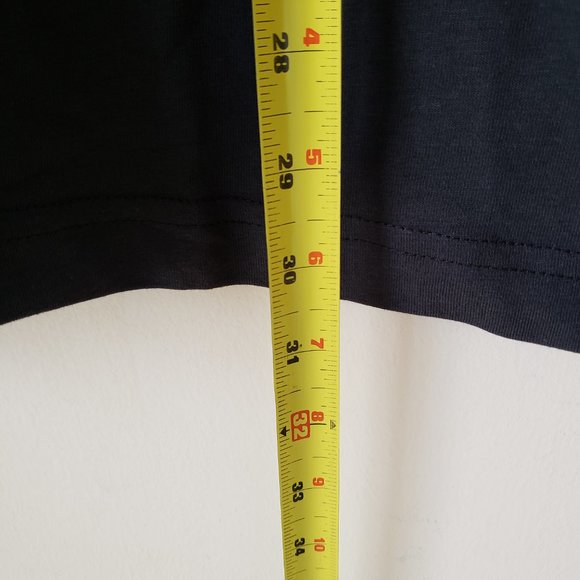 Wichita State Shockers Front Pocket T-Shirt Mens XL Black Champion Flowers NWT - Picture 10 of 10